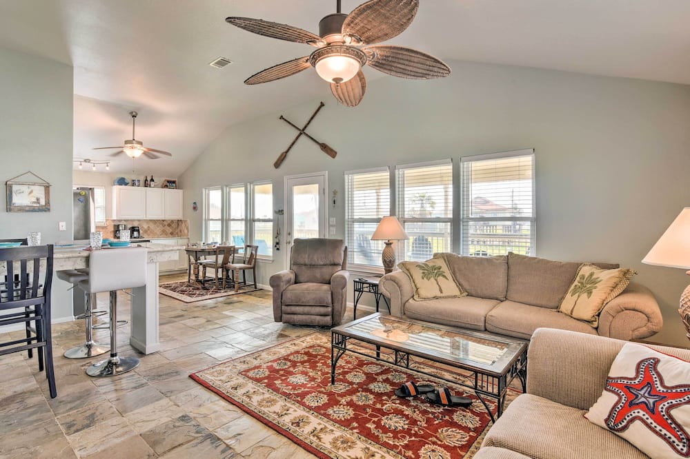 Unwind Poolside, Walk to Beach! Galveston Retreat - Terramar Beach, TX