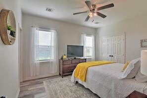 House (3 Bedrooms) | Interior - Bright & Breezy Galveston Retreat w/ Deck! (Galveston)