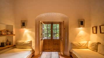 Casa de campo tradicional | 1 habitación, decoración personalizada y muebles diferentes