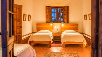 Decoración personalizada, muebles diferentes y ropa de cama