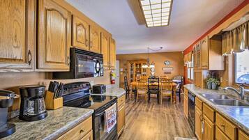 House (3 Bedrooms) | Interior