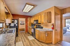 House (3 Bedrooms) | Interior