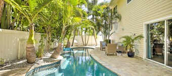 Indian Rocks Beach Oasis - 2 Blocks to Beach!