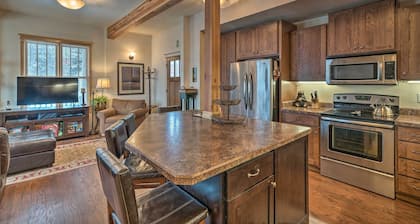 Updated Townhome w/ Hot Tub - Walk to Downtown!