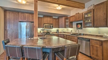 Apartment (3 Bedrooms) | Front of property