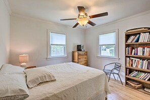 Interior - Hamptons Bay Home on Shinnecock Bay w/ Yard! (Hampton Bays)