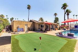 House (3 Bedrooms) | Interior - Private Pool & Putting Green: Palm Springs Home! (Palm Springs)