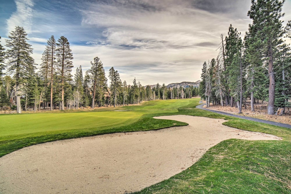 5 Mi to Mammoth Mtn Ski Area: Condo w/ Views!