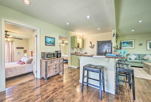 Half-mi to Seadrift Harbor: Seadrift Home w/ Deck