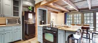 ไทม์เลสไวน์สเบิร์กฟาร์มเฮาส์พร้อมดาดฟ้า