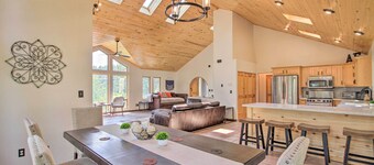 Angel Fire Escape w/ Mtn Views - 2 Mi to Gondola!