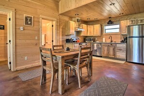 House (2 Bedrooms) | Interior