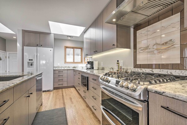 Ideally Located San Francisco Bay Home W/ Sunroom! - Orinda, CA