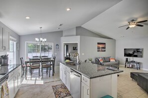 House (3 Bedrooms) | Interior