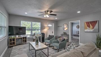 House (3 Bedrooms) | Interior