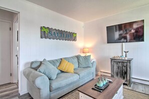 Apartment (2 Bedrooms) | Interior - Community Pool & Deck: Ocean City Condo Near Ocean (Ocean City)