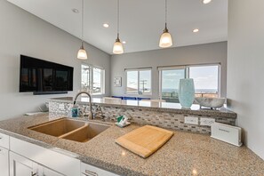 Apartment (0 Bedroom) | Interior - Private Ocean Beach Studio w/ Ocean Views! (San Diego)