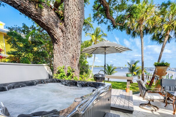 Cottage (1 Bedroom) | Interior - Waterfront Stuart Oasis w/ Hot Tub & Dock! (Stuart)