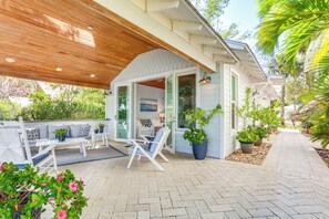 Cottage (1 Bedroom) | Interior - Waterfront Stuart Oasis w/ Hot Tub & Dock! (Stuart)