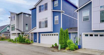 Balcony & Mtn Views! Newly Built Getaway in Monroe