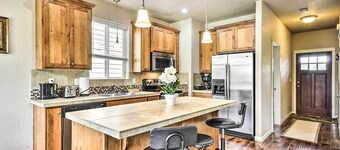 Portland Home w/ Private Hot Tub: 9 Mi to Downtown