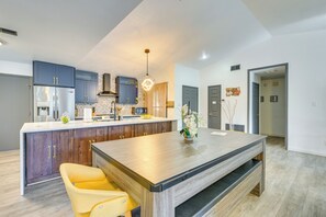 Micro-ondes, four, plaque de cuisson, lave-vaisselle