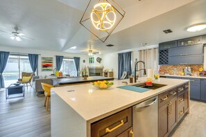 Casa (3 Bedrooms) | Cocina privada | Microondas, horno, parrilla de estufa y lavavajillas