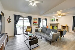 TV - Contemporary Lutz Home: Private Pool, Pet Friendly (Lutz)