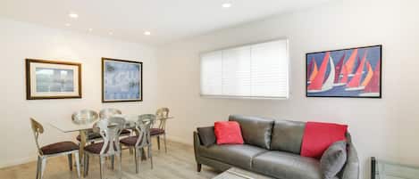 House (3 Bedrooms) | Front of property