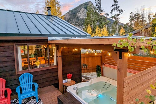 Private Hot Tub: Mtn-view Ski House in Frisco