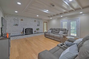 House (5 Bedrooms) | Interior