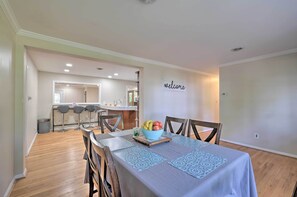 House (5 Bedrooms) | Interior