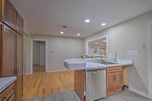 House (5 Bedrooms) | Interior