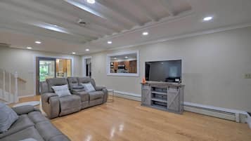 House (5 Bedrooms) | Interior