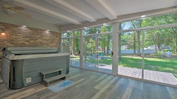 House (5 Bedrooms) | Interior