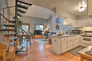 Interior - Pet-friendly Townhome w/ Community Hot Tub! (Vernon)