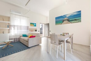 Apartment | Wohnbereich | Flachbildfernseher