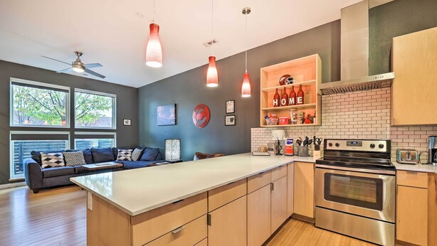 Unclassified image, 1 of 25, button - Central Fayetteville Townhome < 1 Mi to Uark! (Fayetteville)