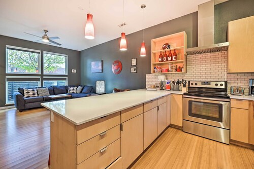 Central Fayetteville Townhome < 1 Mi to Uark!