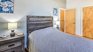 Unclassified image, 2 of 25, button - Central Fayetteville Townhome < 1 Mi to Uark! (Fayetteville)