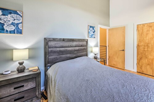 Central Fayetteville Townhome < 1 Mi to Uark!