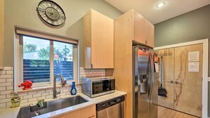 Unclassified image, 5 of 25, button - Central Fayetteville Townhome < 1 Mi to Uark! (Fayetteville)