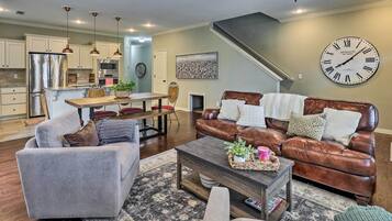 House (4 Bedrooms) | Front of property