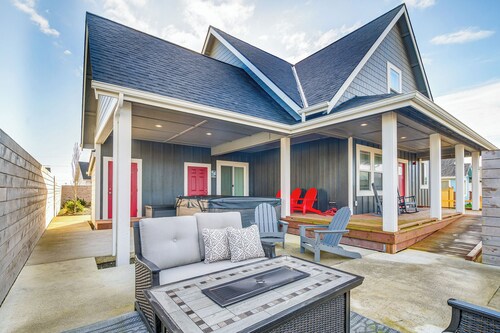 Ocean Shores Getaway w/ Fireplace & Hot Tub!