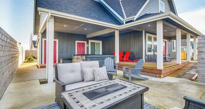 Ocean Shores Getaway w/ Fireplace & Hot Tub!