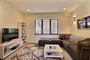 House (5 Bedrooms) | Interior