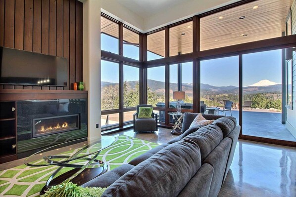 House (5 Bedrooms) | Interior