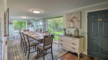 House (6 Bedrooms) | Interior
