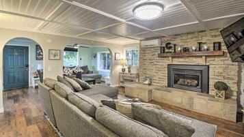 House (6 Bedrooms) | Interior