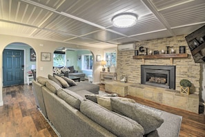 House (6 Bedrooms) | Interior